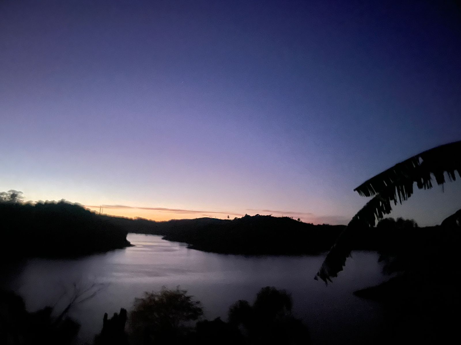 Pôr do sol na represa